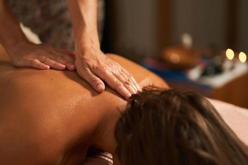 Massagem Abhyanga Indiana​- Naran Terapias - Goiânia