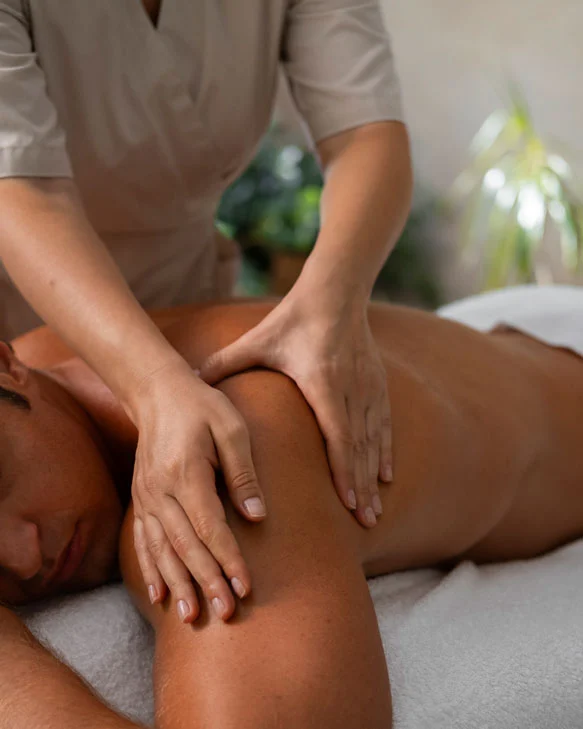 tantrica_homem_sobre_home_naran_terapias